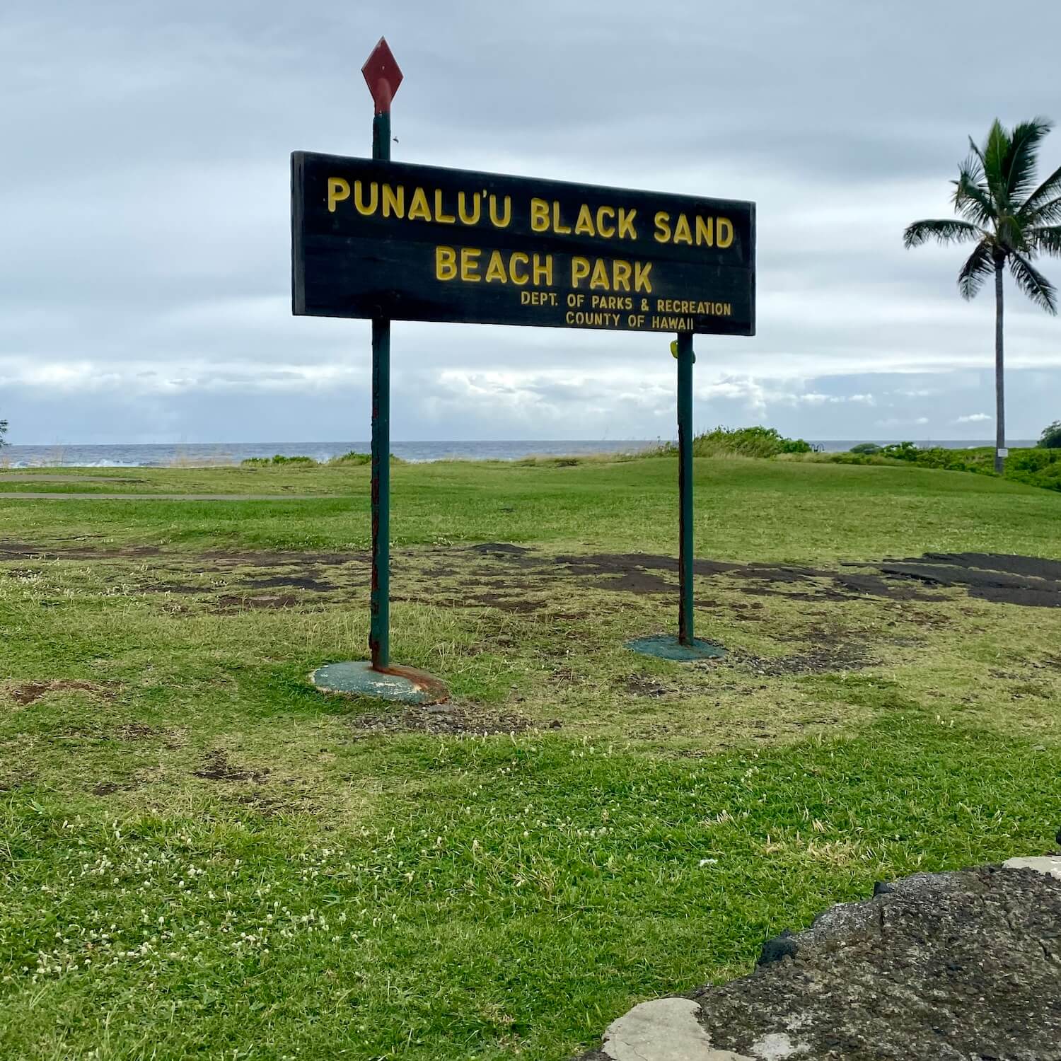 Black sand beach punalu'u big island hawaii