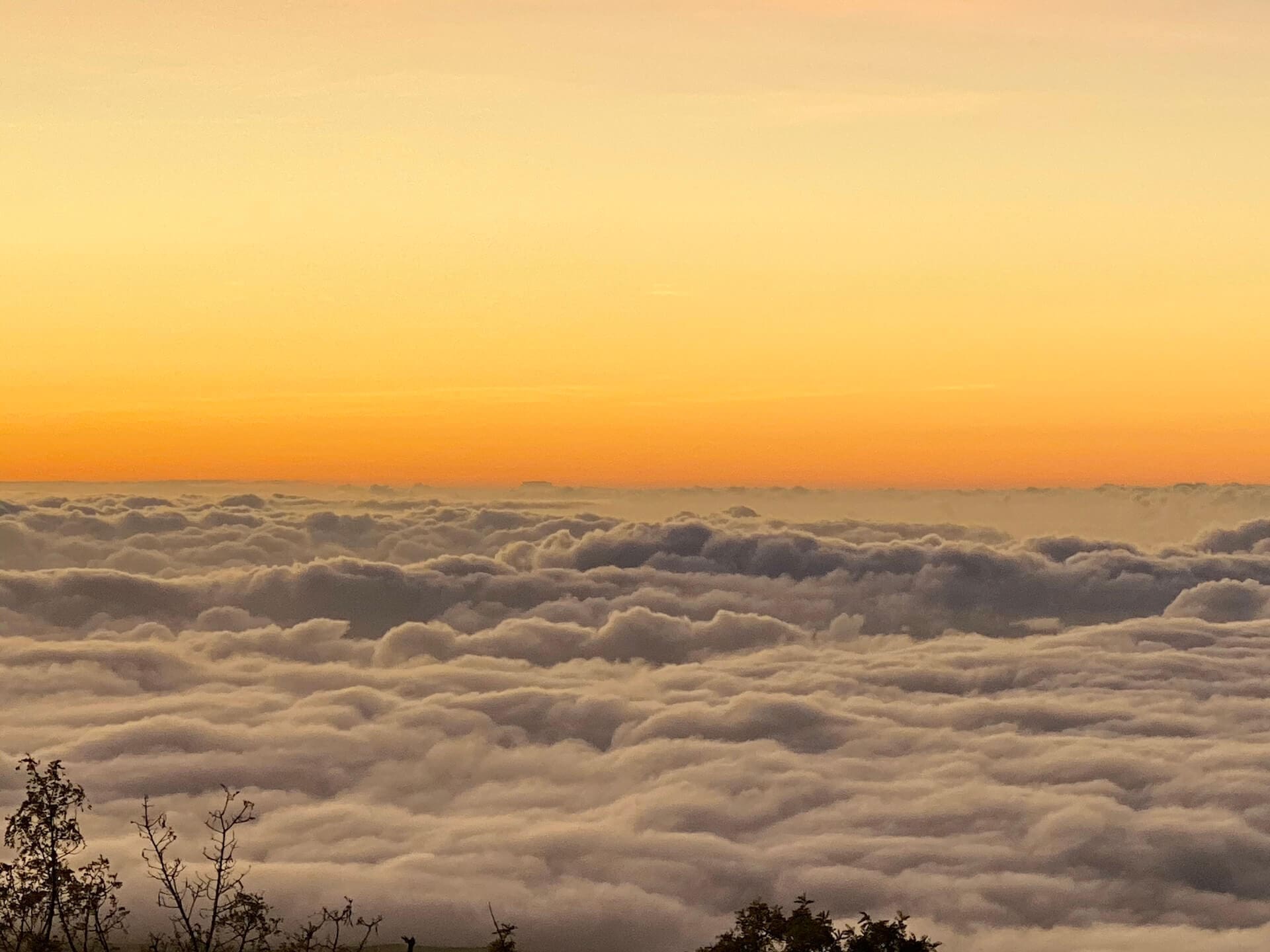 Sunset above clouds mauna kea hawaii