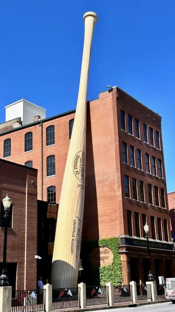 Louisville slugger museum exterior with big baseball bat